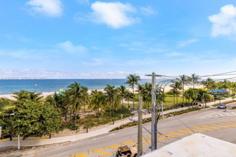 Townhouse in Pompano Beach, Florida 4 bedrooms, 336.68 sq.m. № 1991606 - photo 27