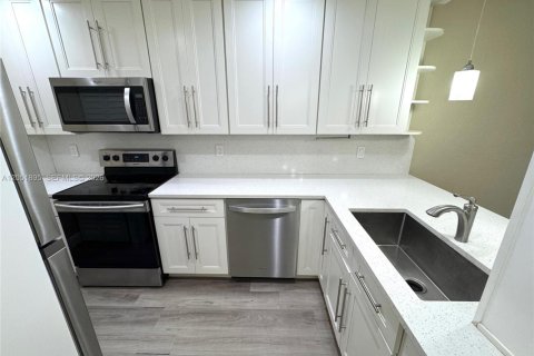 Copropriété à louer à Coral Springs, Floride: 2 chambres, 76.18 m2 № 2173010 - photo 4