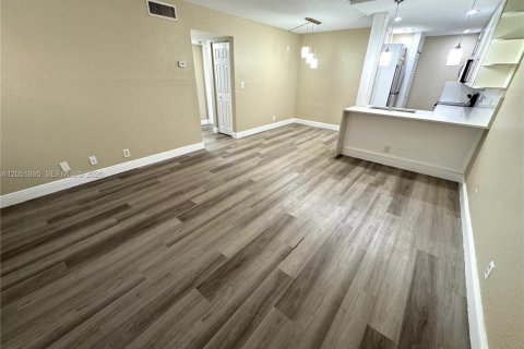 Copropriété à louer à Coral Springs, Floride: 2 chambres, 76.18 m2 № 2173010 - photo 3