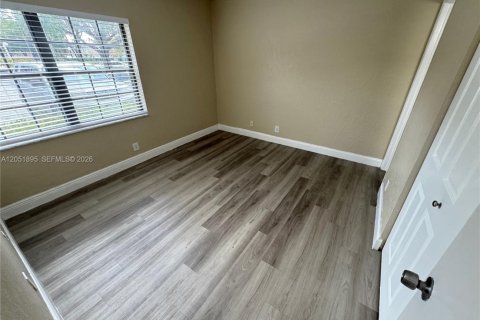 Copropriété à louer à Coral Springs, Floride: 2 chambres, 76.18 m2 № 2173010 - photo 5