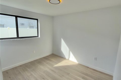 Condo in Miami, Florida, 3 bedrooms  № 1989569 - photo 4