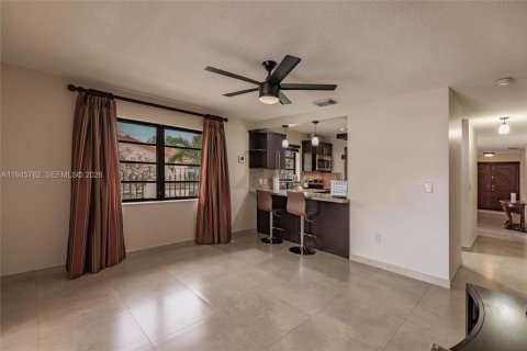 Casa en venta en Miami, Florida, 3 dormitorios, 185.99 m2 № 2002068 - foto 16