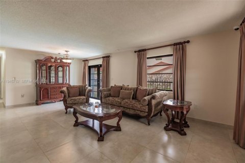 Casa en venta en Miami, Florida, 3 dormitorios, 185.99 m2 № 2002068 - foto 4