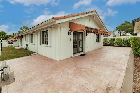 Casa en venta en Miami, Florida, 3 dormitorios, 185.99 m2 № 2002068 - foto 21