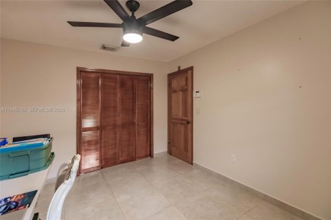 Casa en venta en Miami, Florida, 3 dormitorios, 185.99 m2 № 2002068 - foto 7