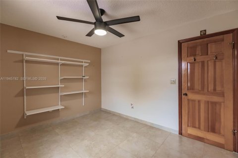 Casa en venta en Miami, Florida, 3 dormitorios, 185.99 m2 № 2002068 - foto 10