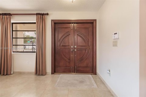 Casa en venta en Miami, Florida, 3 dormitorios, 185.99 m2 № 2002068 - foto 3