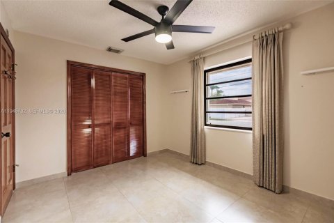 Casa en venta en Miami, Florida, 3 dormitorios, 185.99 m2 № 2002068 - foto 9
