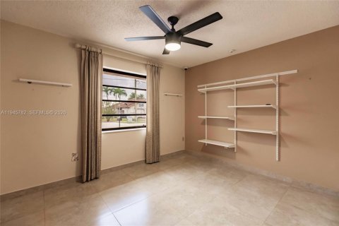 Casa en venta en Miami, Florida, 3 dormitorios, 185.99 m2 № 2002068 - foto 8