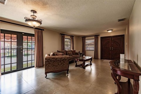 Casa en venta en Miami, Florida, 3 dormitorios, 185.99 m2 № 2002068 - foto 5
