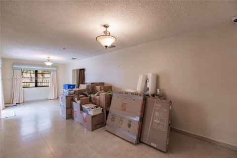 Casa en venta en Miami, Florida, 3 dormitorios, 185.99 m2 № 2002068 - foto 18