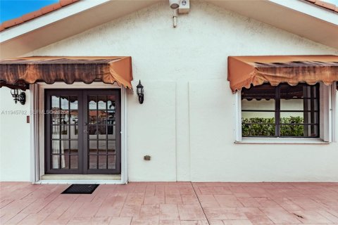 Casa en venta en Miami, Florida, 3 dormitorios, 185.99 m2 № 2002068 - foto 22