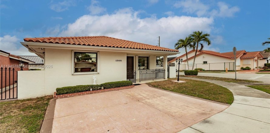 Casa en Miami, Florida 3 dormitorios, 185.99 m2 № 2002068