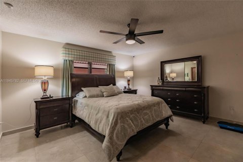 Casa en venta en Miami, Florida, 3 dormitorios, 185.99 m2 № 2002068 - foto 19