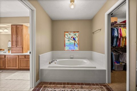 House in Ocala, Florida 4 bedrooms, 292.08 sq.m. № 2208214 - photo 12