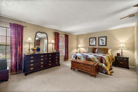 House in Ocala, Florida 4 bedrooms, 292.08 sq.m. № 2208214 - photo 9