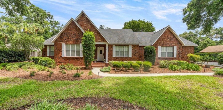 House in Ocala, Florida 4 bedrooms, 292.08 sq.m. № 2208214