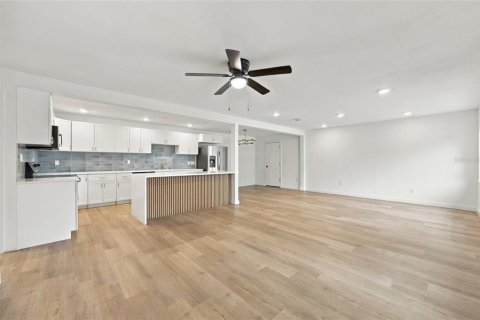 Villa ou maison à vendre à Orlando, Floride: 3 chambres, 126.81 m2 № 2408156 - photo 4