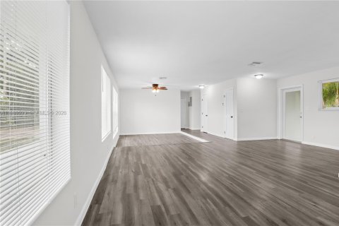 House in Lauderhill, Florida 3 bedrooms, 140.84 sq.m. № 2048870 - photo 12