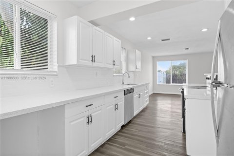 House in Lauderhill, Florida 3 bedrooms, 140.84 sq.m. № 2048870 - photo 18