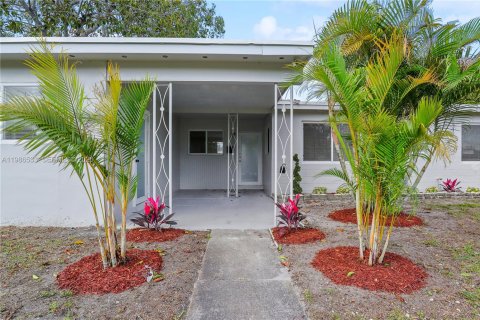 House in Lauderhill, Florida 3 bedrooms, 140.84 sq.m. № 2048870 - photo 5