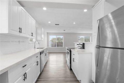 House in Lauderhill, Florida 3 bedrooms, 140.84 sq.m. № 2048870 - photo 14