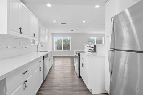 House in Lauderhill, Florida 3 bedrooms, 140.84 sq.m. № 2048870 - photo 17