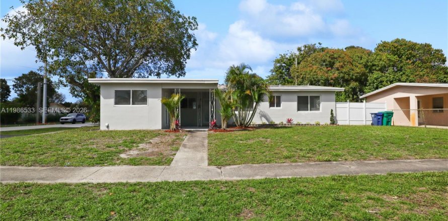 House in Lauderhill, Florida 3 bedrooms, 140.84 sq.m. № 2048870