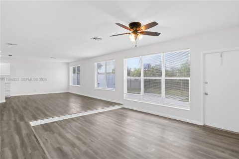 House in Lauderhill, Florida 3 bedrooms, 140.84 sq.m. № 2048870 - photo 30