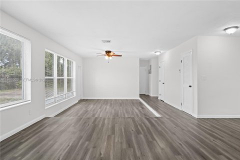 House in Lauderhill, Florida 3 bedrooms, 140.84 sq.m. № 2048870 - photo 24