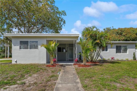 House in Lauderhill, Florida 3 bedrooms, 140.84 sq.m. № 2048870 - photo 4