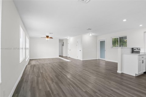 House in Lauderhill, Florida 3 bedrooms, 140.84 sq.m. № 2048870 - photo 11