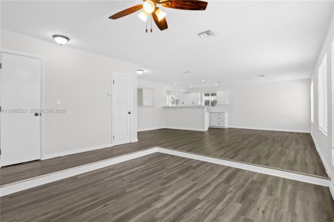 House in Lauderhill, Florida 3 bedrooms, 140.84 sq.m. № 2048870 - photo 26