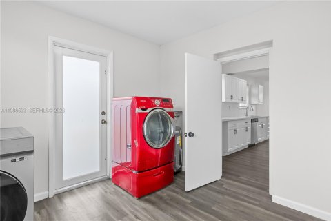 House in Lauderhill, Florida 3 bedrooms, 140.84 sq.m. № 2048870 - photo 22