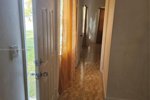 Immobilier commercial à louer à North Miami, Floride: 1 chambre, 128.48 m2 № 1983636 - photo 11