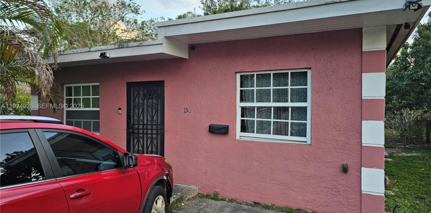 Immobilier commercial à North Miami, Floride 1 chambre, 128.48 m2 № 1983636