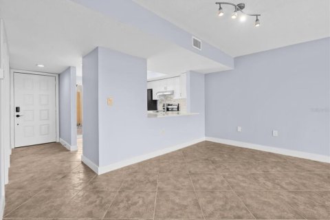 Купить кондоминиум в Сент-Питерсберг, Флорида 4 комнаты, 82.68м2, № 2151909 - фото 9