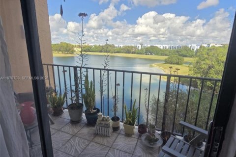 Condominio en venta en Miami, Florida, 2 dormitorios, 90.49 m2 № 2032073 - foto 10