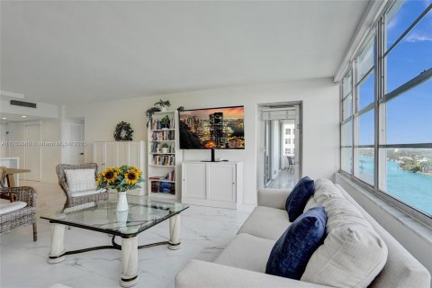 Condominio en venta en Miami Beach, Florida, 2 dormitorios, 122.63 m2 № 1867260 - foto 12