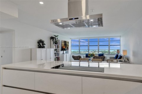 Condominio en venta en Miami Beach, Florida, 2 dormitorios, 122.63 m2 № 1867260 - foto 21