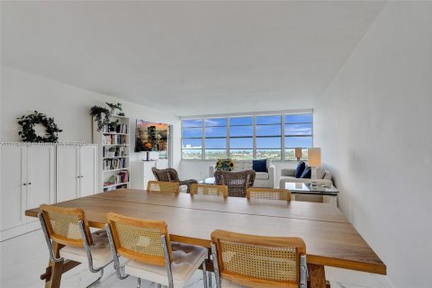 Condominio en venta en Miami Beach, Florida, 2 dormitorios, 122.63 m2 № 1867260 - foto 4