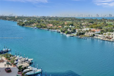 Condominio en venta en Miami Beach, Florida, 2 dormitorios, 122.63 m2 № 1867260 - foto 1