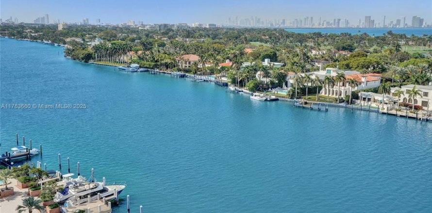 Condominio en Miami Beach, Florida, 2 dormitorios  № 1867260