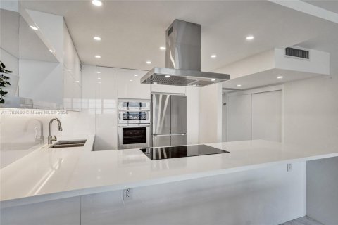 Condominio en venta en Miami Beach, Florida, 2 dormitorios, 122.63 m2 № 1867260 - foto 19