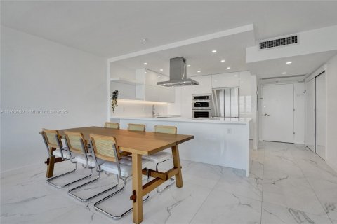 Condominio en venta en Miami Beach, Florida, 2 dormitorios, 122.63 m2 № 1867260 - foto 15