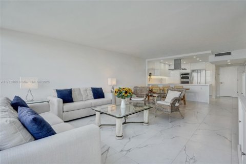 Condominio en venta en Miami Beach, Florida, 2 dormitorios, 122.63 m2 № 1867260 - foto 9
