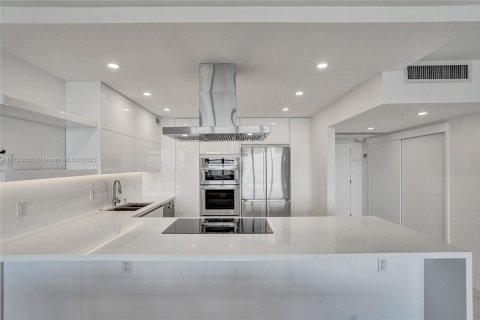 Condominio en venta en Miami Beach, Florida, 2 dormitorios, 122.63 m2 № 1867260 - foto 2