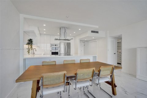 Condominio en venta en Miami Beach, Florida, 2 dormitorios, 122.63 m2 № 1867260 - foto 14