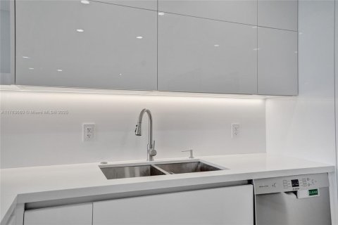 Condominio en venta en Miami Beach, Florida, 2 dormitorios, 122.63 m2 № 1867260 - foto 22