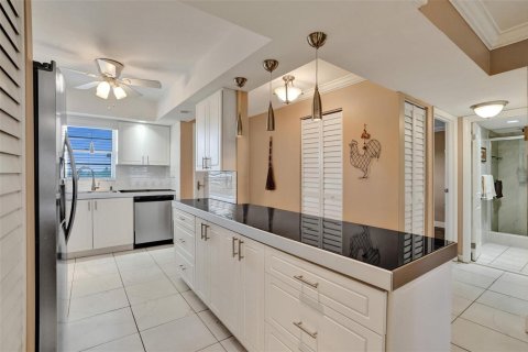 Condo in Lauderhill, Florida, 2 bedrooms  № 2182831 - photo 9